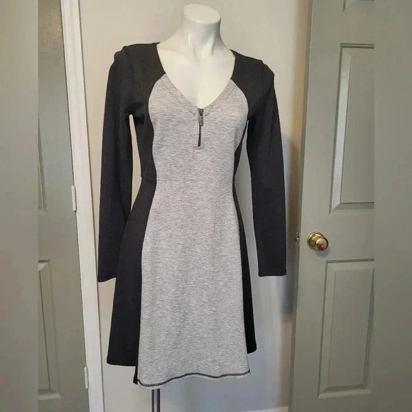 Athleta Whereupon Colorblock Fit & Flare V-Neck Zip Ponte Athleisure Dress(S) - Picture 2 of 9